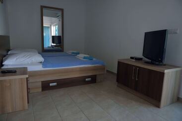 هتل Belvedere Apartments With Seaview