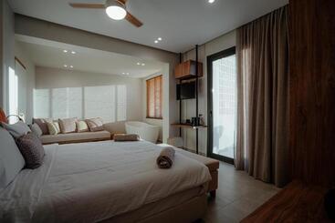 Hotel Enorme Teatro Beach