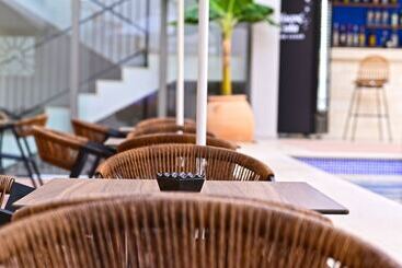 Отель Maltepe Luxury Accommodation