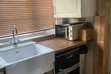 Stunning 1 Bed Cottage In Halifax