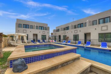 The Bentley Hotel   Bill Murray Room   Pool View