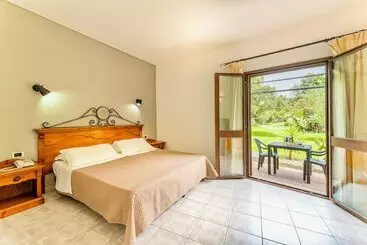 ホテル With Swmming Pool In Arborea Just 600 Meters From The Sea