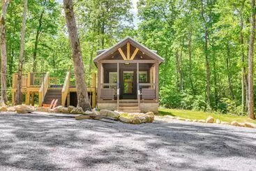 Mökkimajoitus Monteagle Cabin W/ Swim Spa, Sauna & Fire Pit!