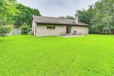 Landhus Pearland Home W/ Patio, 21 Mi To Downtown Houston!