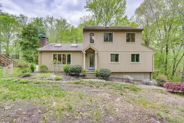 Mökkimajoitus 11 Mi To Powder Ridge Mountain: Connecticut Home