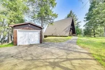 Mökkimajoitus Upper Peninsula Lakefront A Frame Cabin W/ Dock