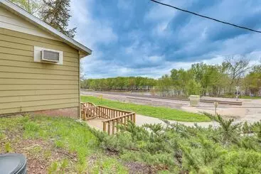 Mökkimajoitus Cozy Wisconsin Cabin: Walk To Beach & Boat Ramp!