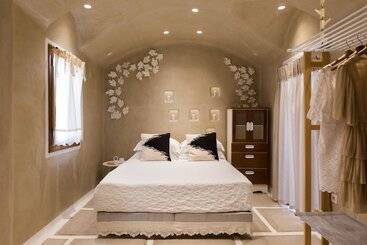 هتل Kallos Villas & Suites