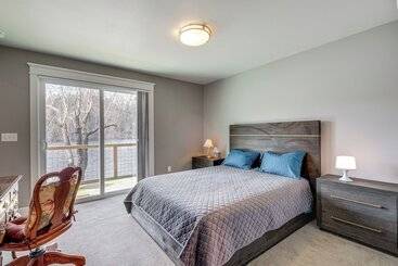 קוטג'' Lakefront Washington Home W/ Grill, Dock & Kayaks!