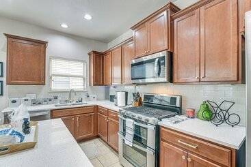 بيت ريفى Modern Houston Home W/ Patio: 12 Mi To Downtown!