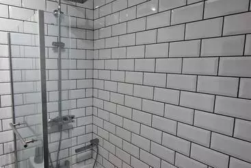 Residenssi Charming 4 Bed House In Wednesbury