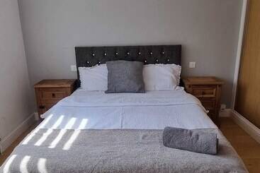 Residència Spacious Luxurious Serviced Accommodation