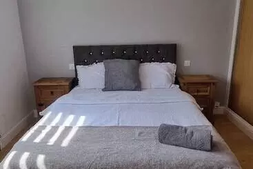اقامتگاه Spacious Luxurious Serviced Accommodation