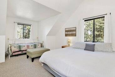 Сельский дом Georgia Street Retreat #2344