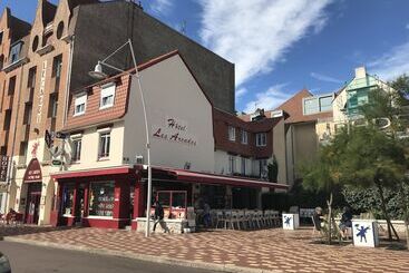 Hotel Les Arcades
