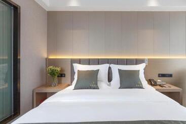 Gya Hotel Kunming Zijin Center Xiaodongcun Metro Station