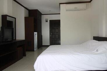 Отель Sritrakul Place