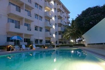 آپارتمان‌های توریست‌ها Green Life Sriracha