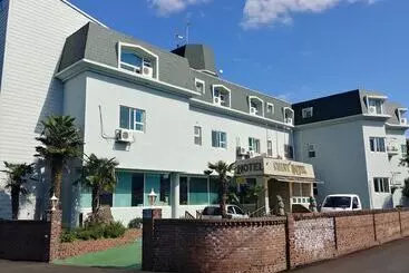 Hotel Shiny