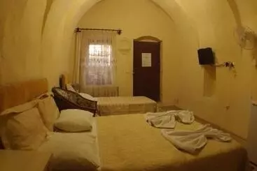 Hotelli Falcon Cave Suites