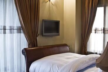 هتل Westfoster Harbour Boutique Residences