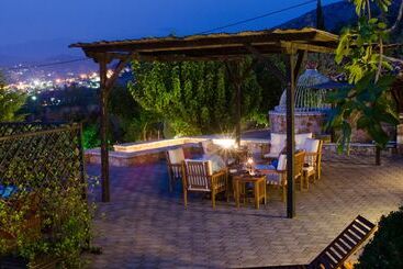 Turistlägenheter Klymeni Traditional Homes