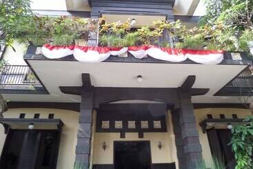 펜션 De Clove Guest House