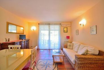 Stuga Lou Saint Tropez