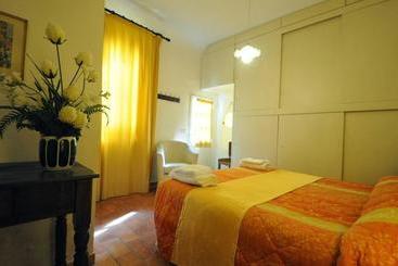 تختخواب و صبحانه Mdr Già Via Larga Rooms