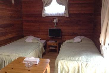 Cottage Inn Logcabin