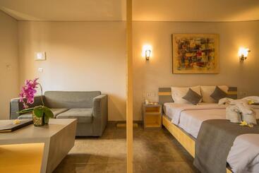 בית מלון כפרי Grand Kesambi Resort And Villas