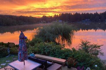 Cottage Lake Bed And Breakfast