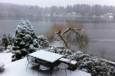 Cottage Lake Bed And Breakfast