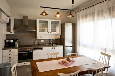 شقق خاصة سياحية Yades Villas Lefkada