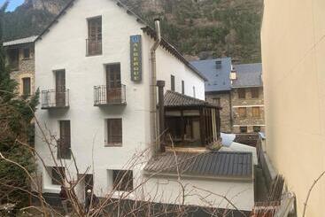 Albergue Refugio Sargantana