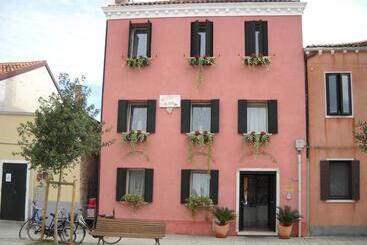 ベッドアンドブレックファースト Ca  Noemi