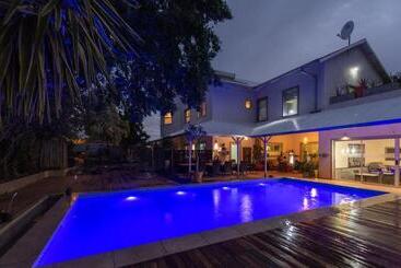 هتل Vondelhof Guesthouse