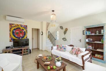 آپارتمان‌های توریست‌ها Seaside Naxos • Holiday Villas