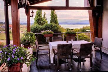 Family Hotel Restaurant Ring