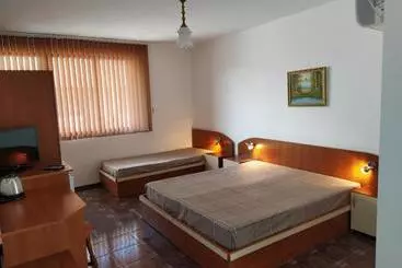 هتل Coral Family