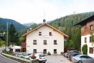 هتل Ostaria La Fontana