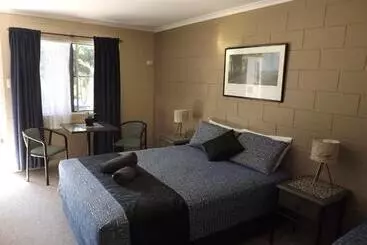 Sunbird Motel