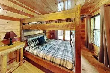 Mökkimajoitus Bears Repeating