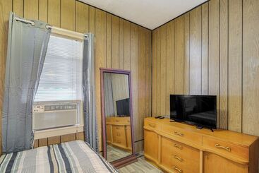 Сельский дом Convenient Cleveland Home ~ 3 Mi To Downtown!