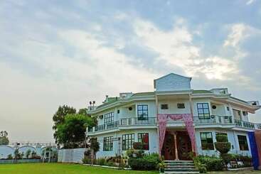 Hotel Garden Resorts &