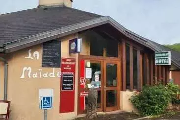 ホテル Hôtel Restaurant La Maïade