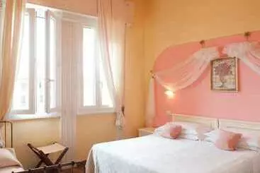 پانسیون Room In Guest Room   Viareggio Rooms Facing The Sea