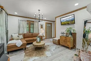 コテージ Stylish Cabin W/ Hot Tub, Games & More!