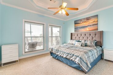 بيت ريفى Crystal Beach Home W/ Deck + Ocean Views!