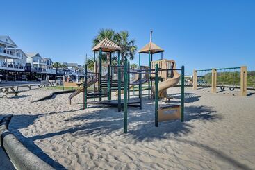 Gîte Rural Myrtle Beach  Coastal Cabana  W/ Resort Amenities!